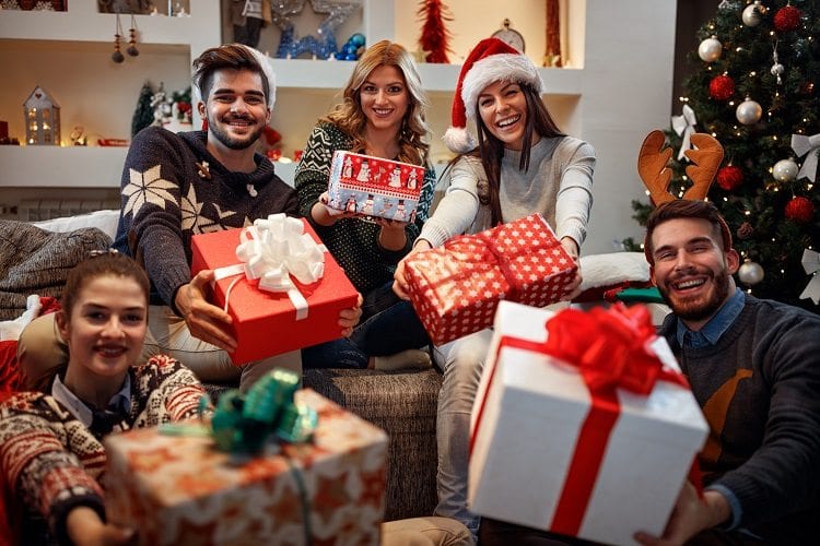 Cesta de Natal para funcionários: conheça o cartão Alelo Natal!