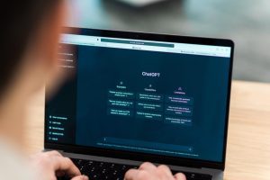 Tela de computador com home do ChatGPT