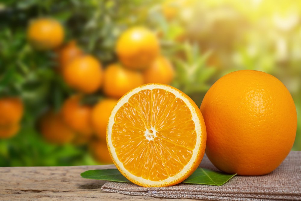 Imagem de uma laranja cortada ao meio