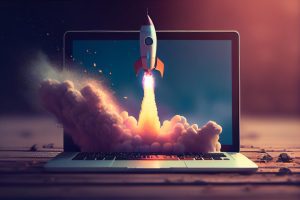 Ilustração de um laptop aberto de frente e um foguete lançado do teclado