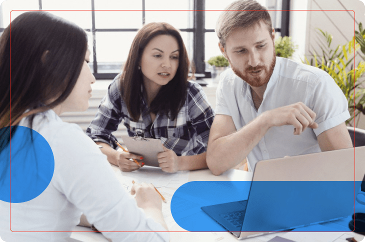 trabalhadores em reunião, montando o diagrama de ishikawa