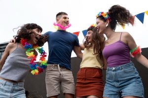 colaboradores celebrando na confraternização
