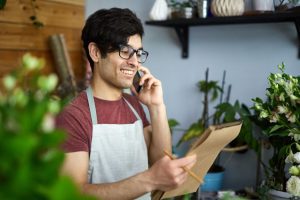 Homem que substitui temporariamente seu colega recebe salário substituição