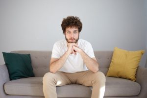 homem com expressão deprimida pode pedir rescisão indireta