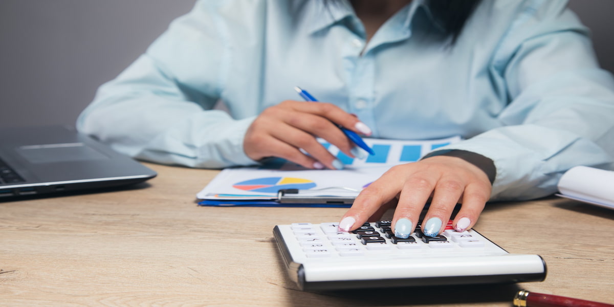 Como calcular o adiantamento salarial