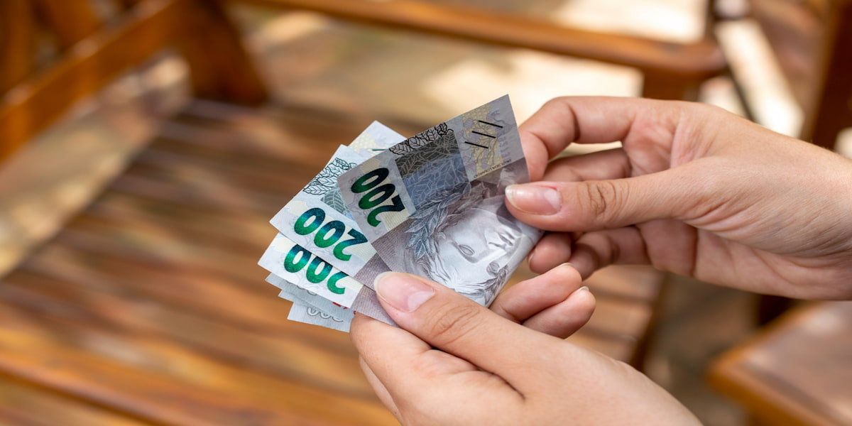 Como funciona o adiantamento salarial