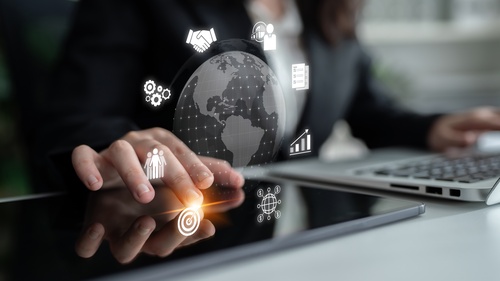 ícones em 3d sobre computador simbolizam plano financeiro eficiente