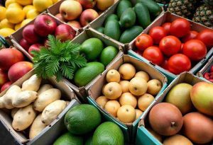 caixas de frutas e vegetais que podem ser comprados em mercados que aceitam vale-alimentação