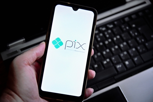pessoa vai pagar o pedido do Ticket Presente Digital com pix