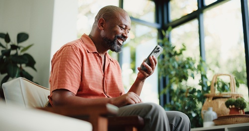 homem aprende a trocar os pontos do Presente Digital por dinheiro